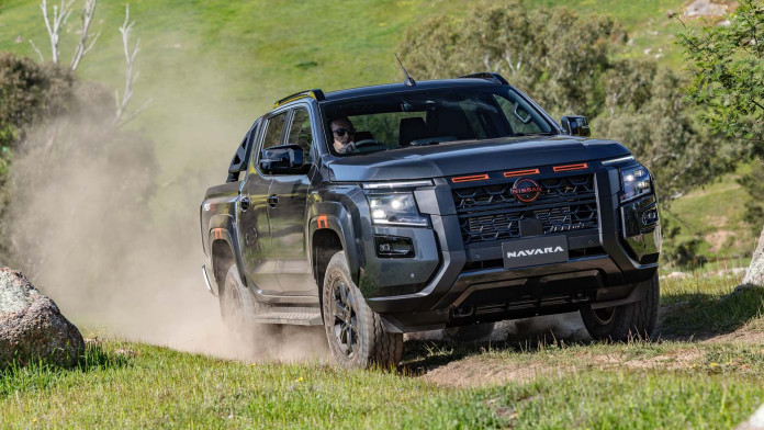 2025-Nissan-Navara-10