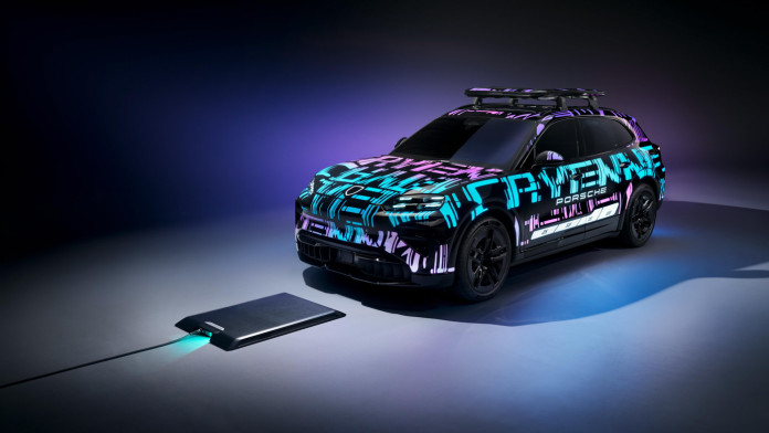 2025-Porshce-Cayenne-Wireless-Charging -7