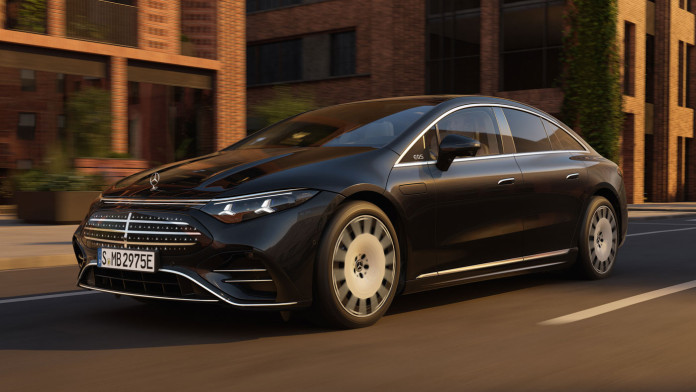 Der neue EQS: Weiter denken, weiter fahrenThe new Mercedes-Benz EQS: Smarter than ever. Further than ever.